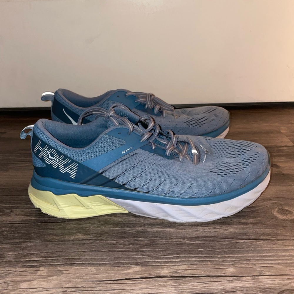 WOMEN’S ARAHI 3 HOKAS